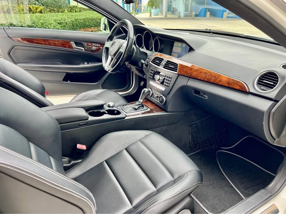 2012 Mercedes-Benz W204 C-Class - Image 10 of 15