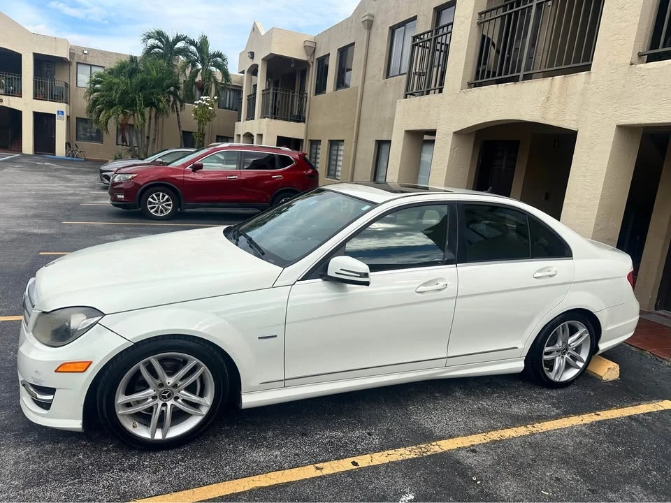 2012 Mercedes-Benz W204 C-Class - Image 2 of 6