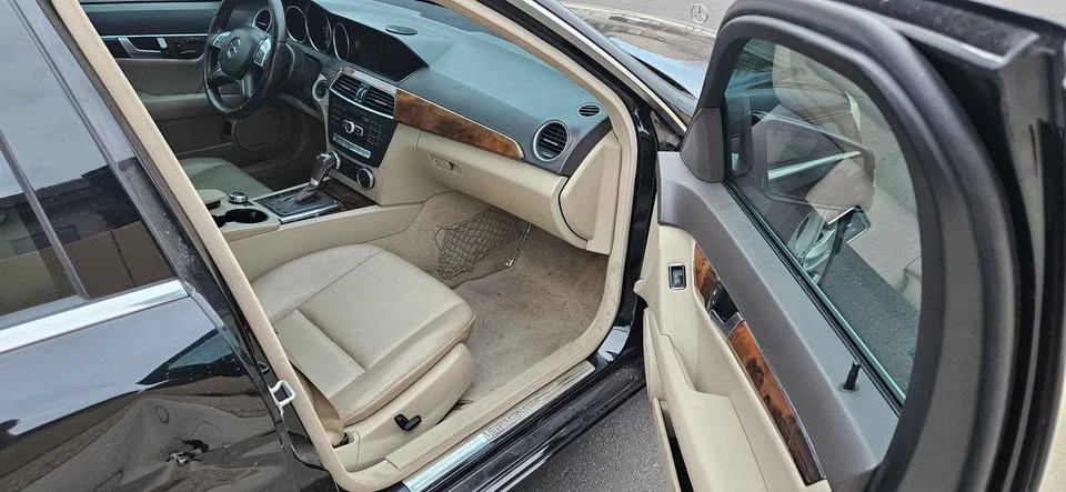 2012 Mercedes-Benz W204 C-Class - Image 8 of 9