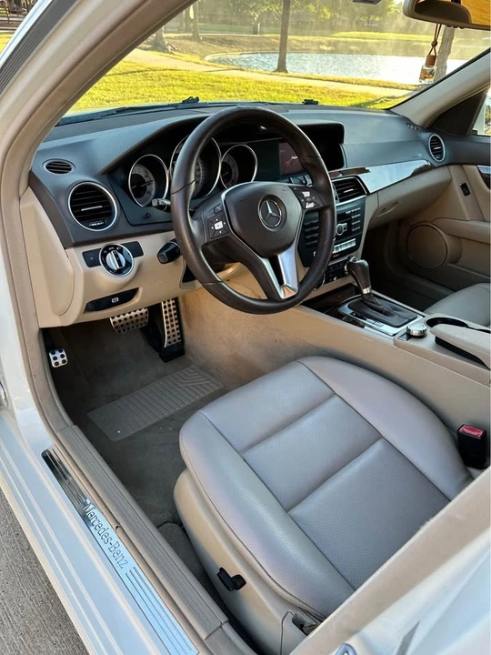 2012 Mercedes-Benz W204 C-Class - Image 12 of 16