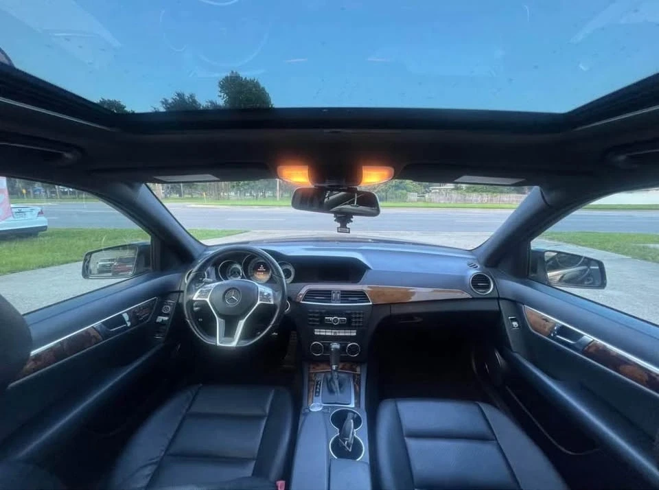 2012 Mercedes-Benz W204 C-Class - Image 10 of 17