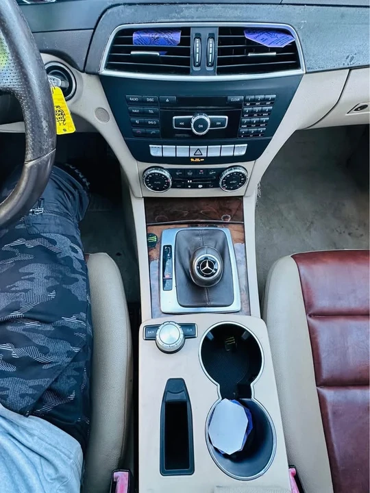 2012 Mercedes-Benz W204 C-Class - Image 12 of 17
