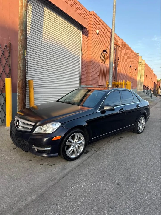 2012 Mercedes-Benz W204 C-Class - Image 2 of 9