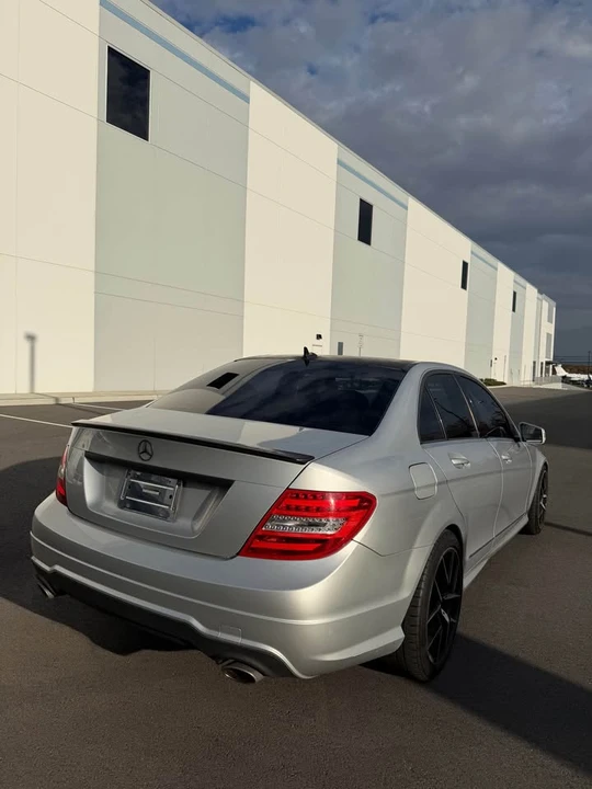 2012 Mercedes-Benz W204 C-Class - Image 9 of 17