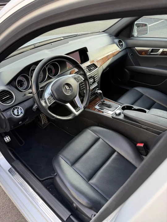 2012 Mercedes-Benz W204 C-Class - Image 13 of 17