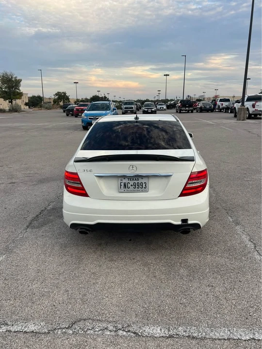 2012 Mercedes-Benz W204 C-Class - Image 2 of 3