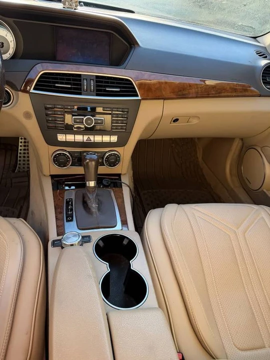 2012 Mercedes-Benz W204 C-Class - Image 6 of 8