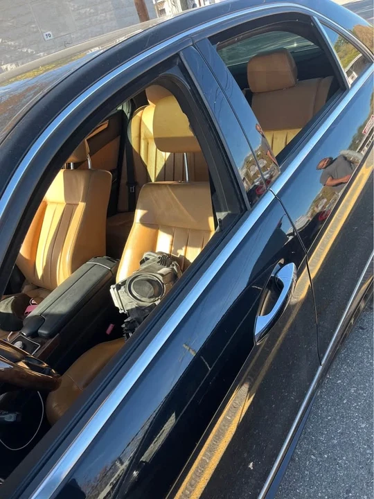 2012 Mercedes-Benz W212 E-Class - Image 2 of 2