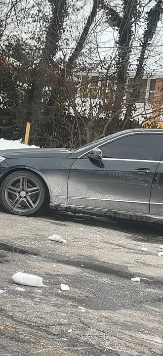 2012 Mercedes-Benz W212 E-Class - Image 2 of 2