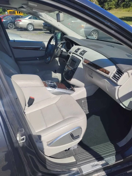 2012 Mercedes-Benz W251 R-Class - Image 11 of 18
