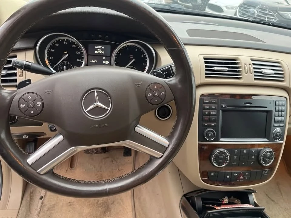 2012 Mercedes-Benz W251 R-Class - Image 10 of 16