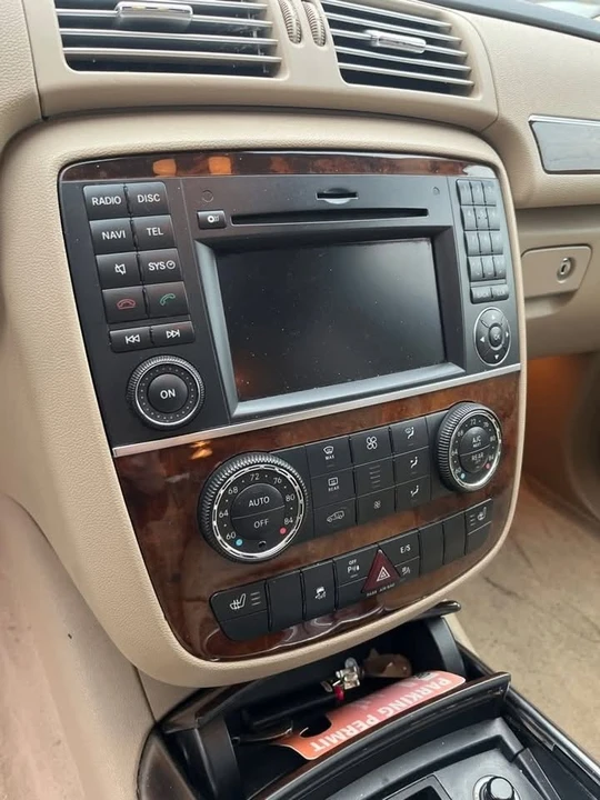2012 Mercedes-Benz W251 R-Class - Image 11 of 16