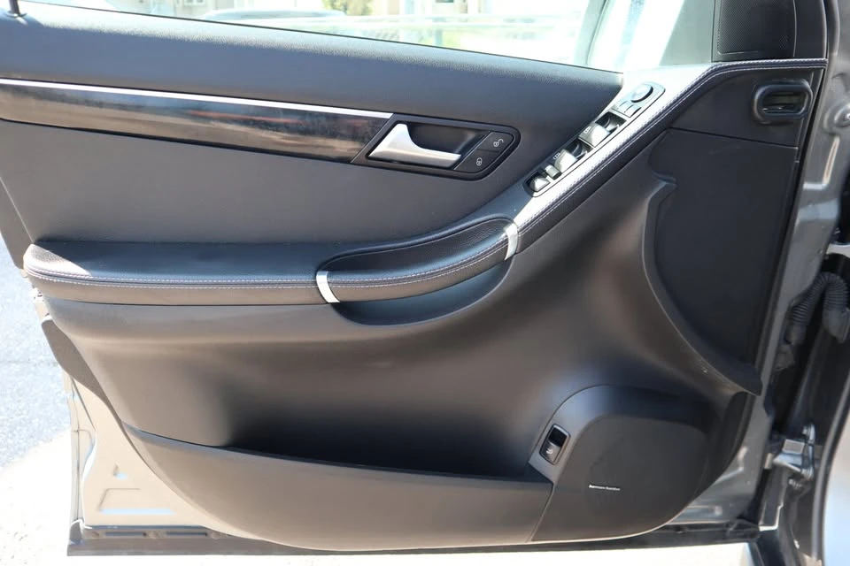 2012 Mercedes-Benz W251 R-Class - Image 11 of 17