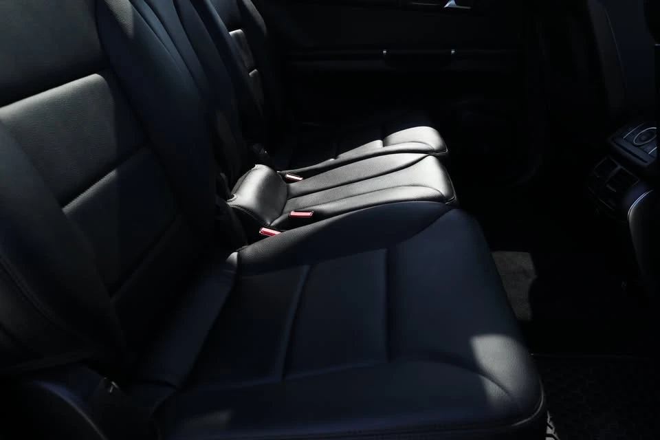 2012 Mercedes-Benz W251 R-Class - Image 14 of 17