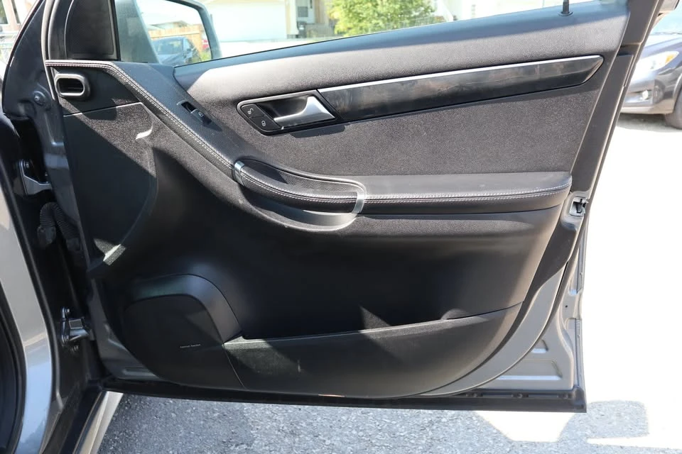 2012 Mercedes-Benz W251 R-Class - Image 13 of 17