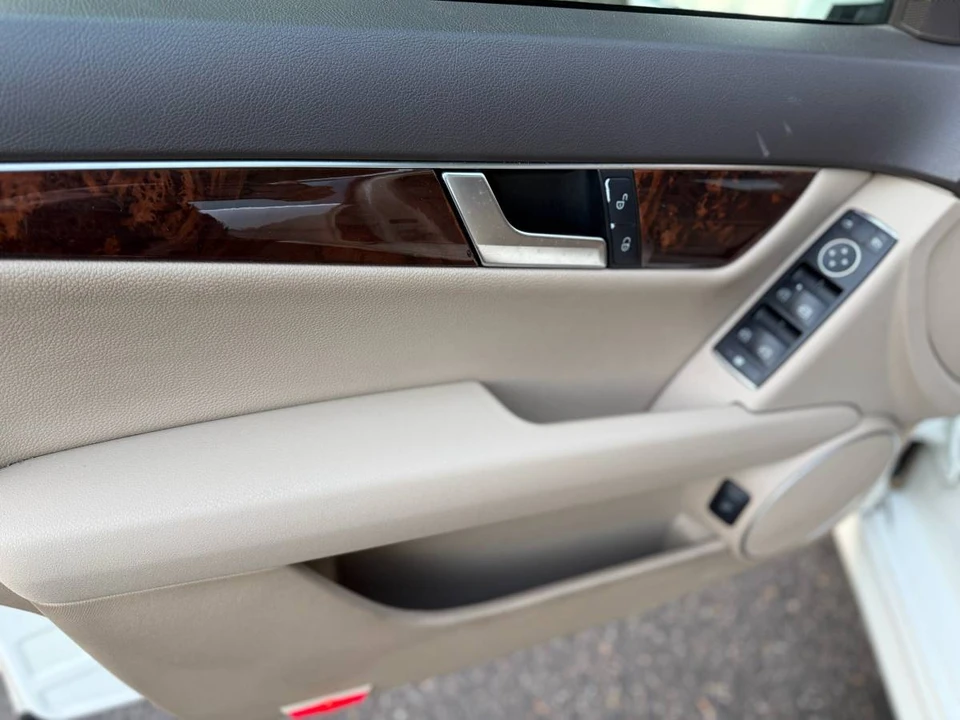 2012 Mercedes-Benz W204 C-Class - Image 19 of 24