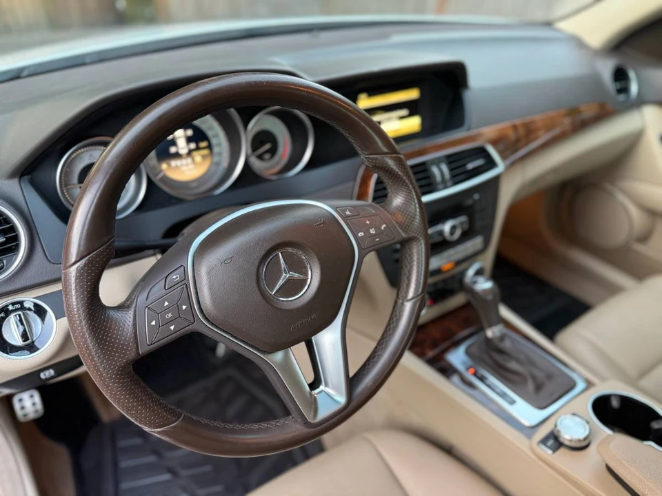 2012 Mercedes-Benz W204 C-Class - Image 12 of 24