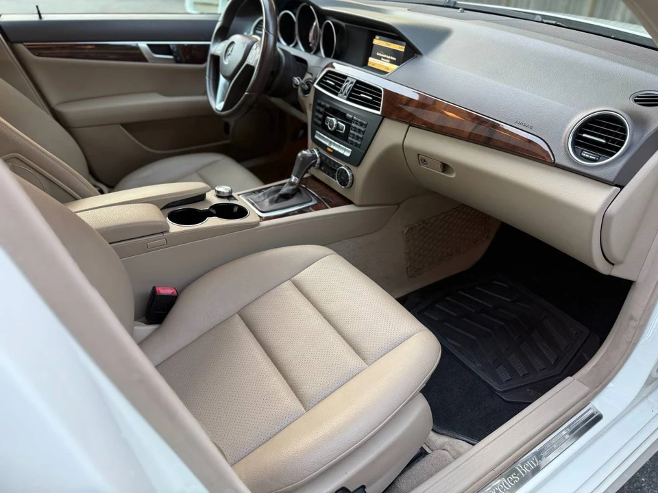 2012 Mercedes-Benz W204 C-Class - Image 17 of 24