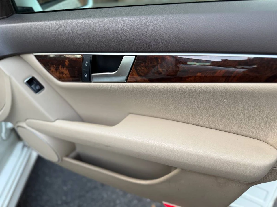 2012 Mercedes-Benz W204 C-Class - Image 18 of 24