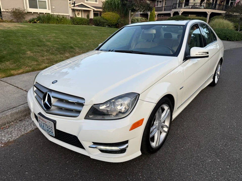 2012 Mercedes-Benz W204 C-Class - Image 10 of 24