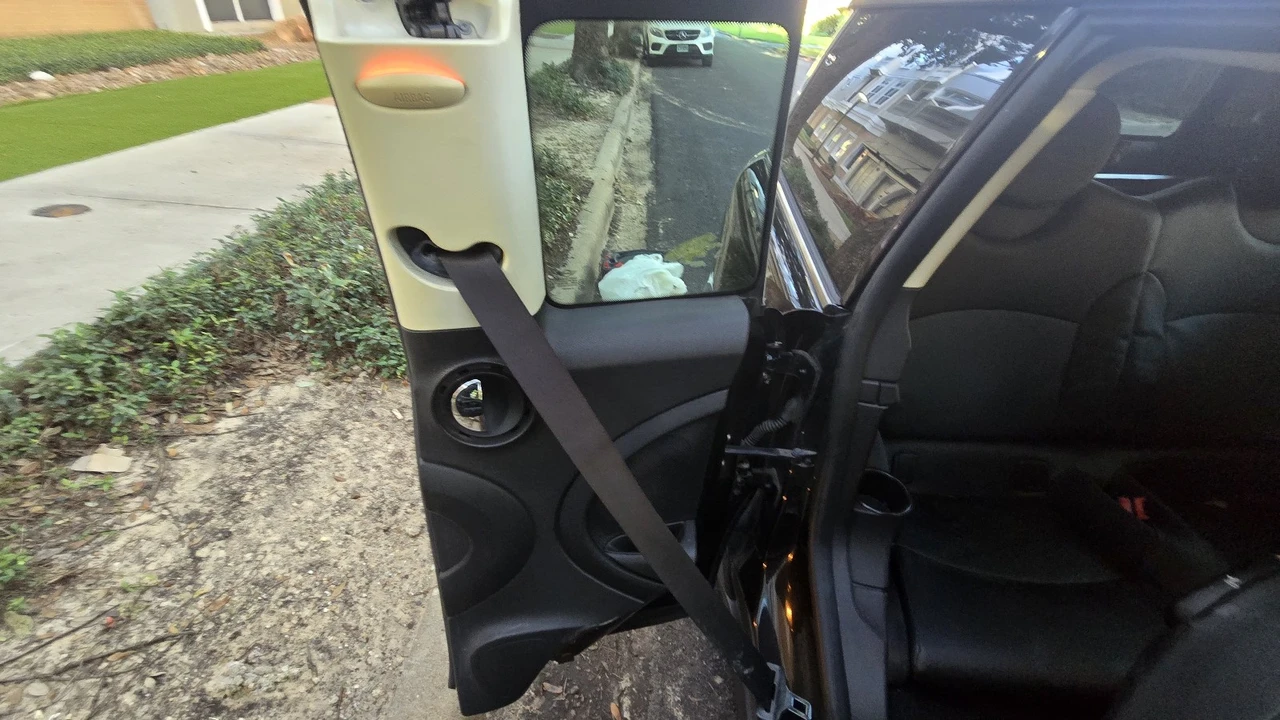 2012 Mini Clubman 1st Gen - Image 23 of 24