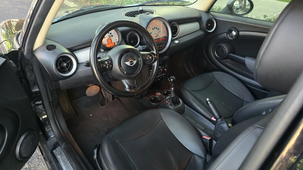 2012 Mini Clubman 1st Gen - Image 22 of 24