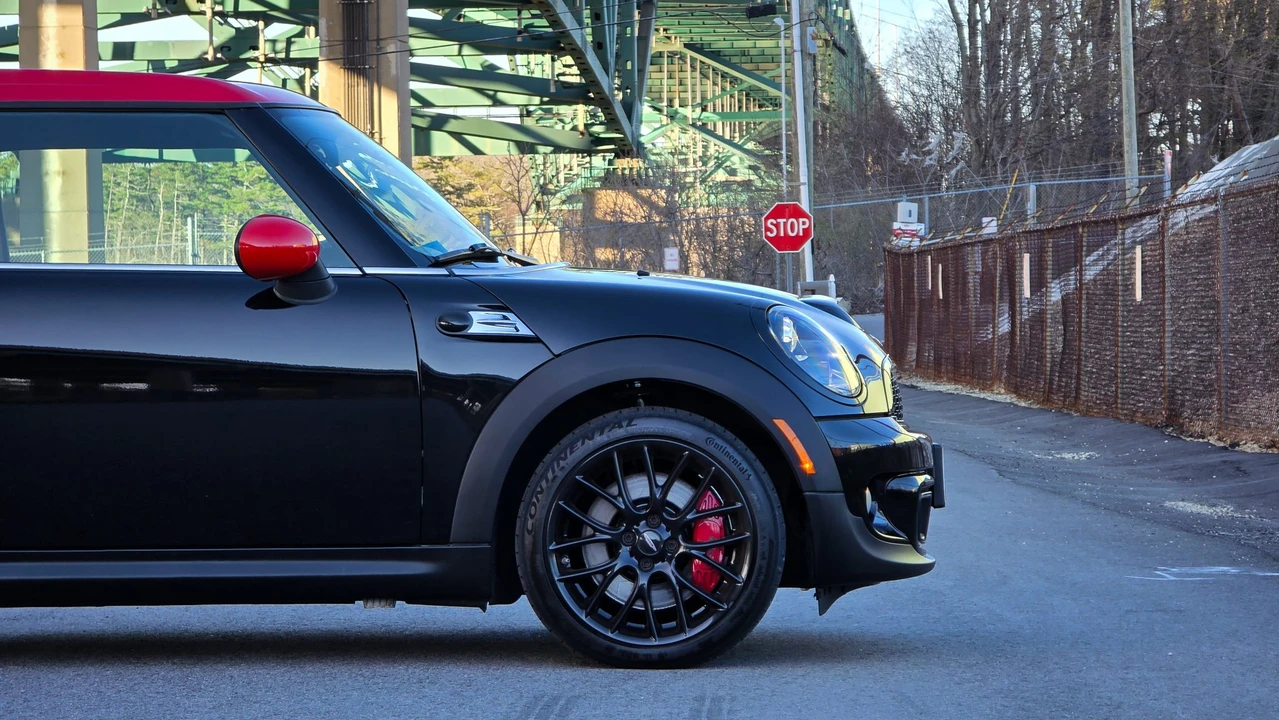 2012 Mini Clubman 1st Gen - Image 24 of 31