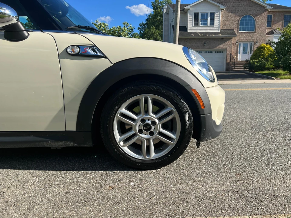 2012 Mini Coupe & Roadster - Image 27 of 31
