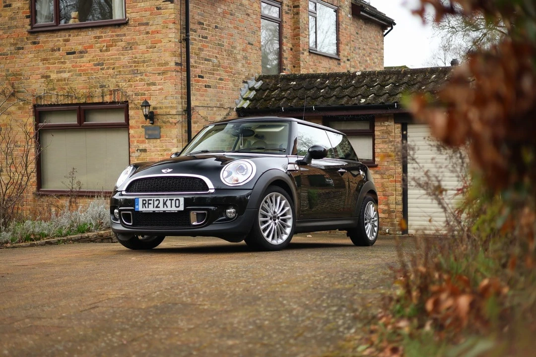 2012 Mini Mini 2nd Gen - Image 2 of 30