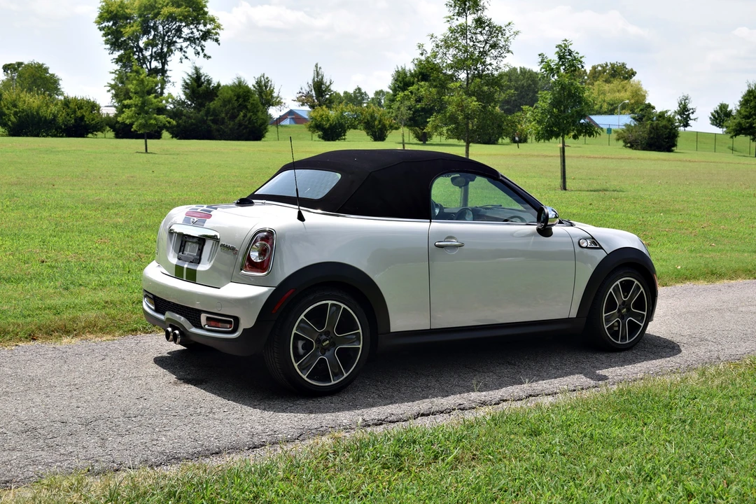 2012 Mini Coupe & Roadster - Image 17 of 31