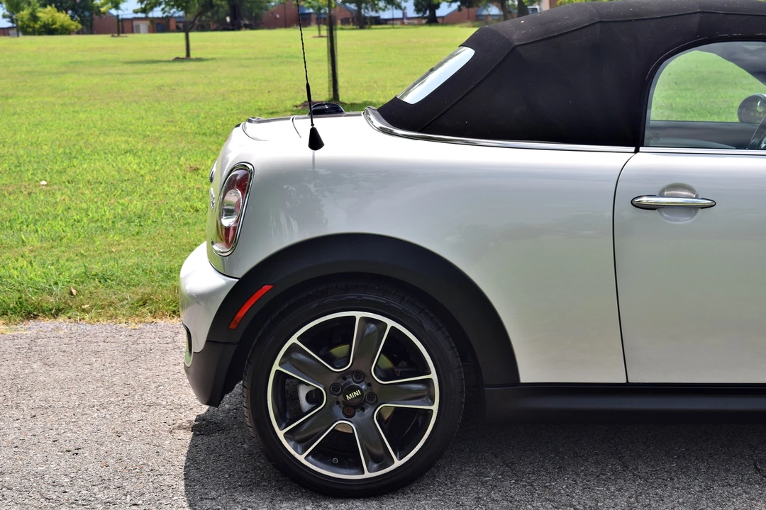 2012 Mini Coupe & Roadster - Image 28 of 31
