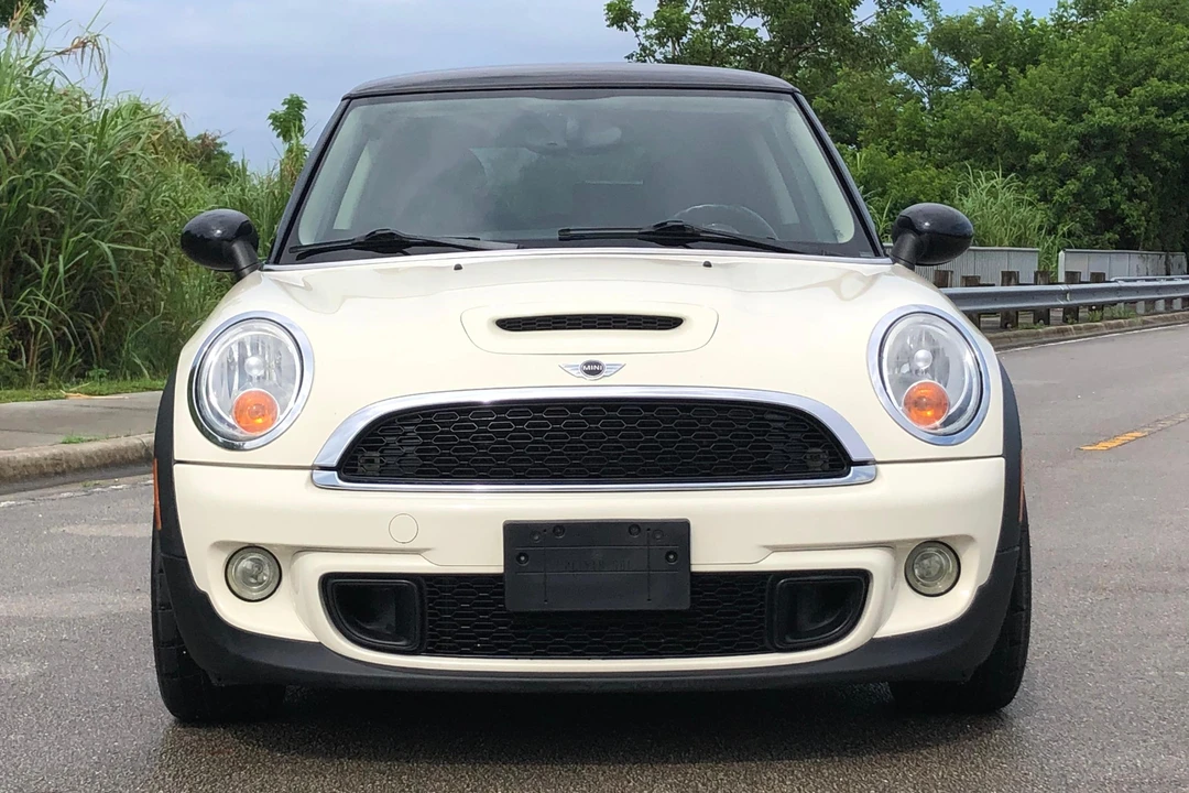 2012 Mini Mini 2nd Gen - Image 2 of 31