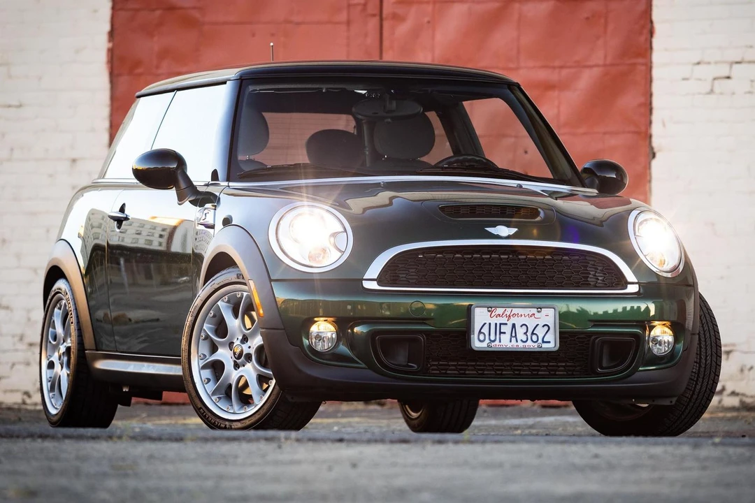 2012 Mini Mini 2nd Gen - Image 2 of 31