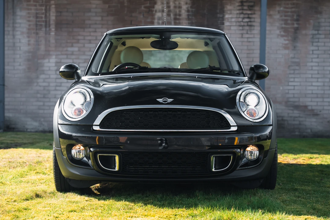 2012 Mini Mini 2nd Gen - Image 2 of 31