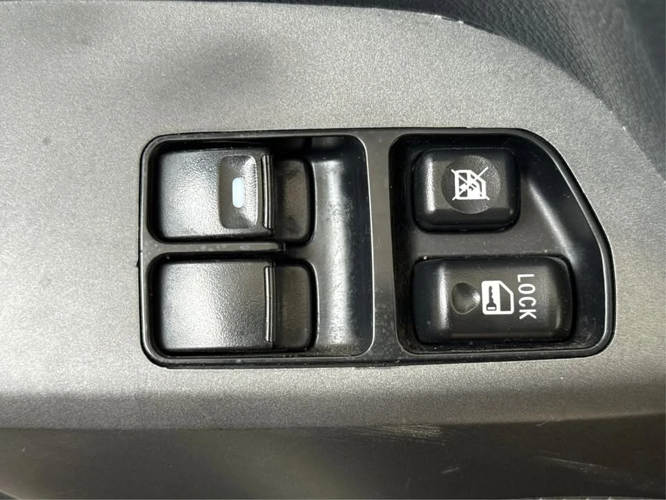 2012 Mitsubishi Eclipse 4th Gen - Image 18 of 20