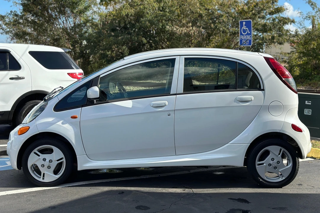 2012 Mitsubishi i-MiEV - Image 3 of 30