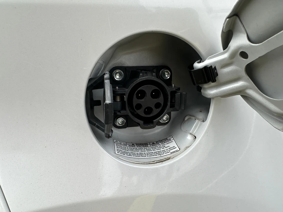 2012 Mitsubishi i-MiEV - Image 25 of 30