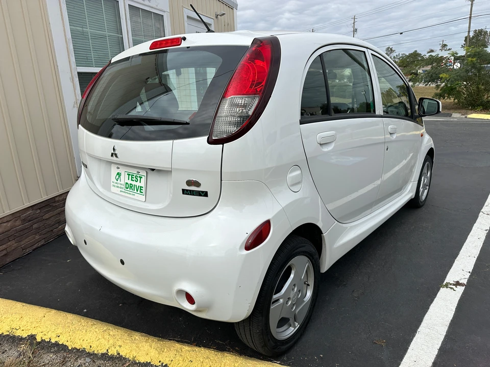 2012 Mitsubishi i-MiEV - Image 11 of 30
