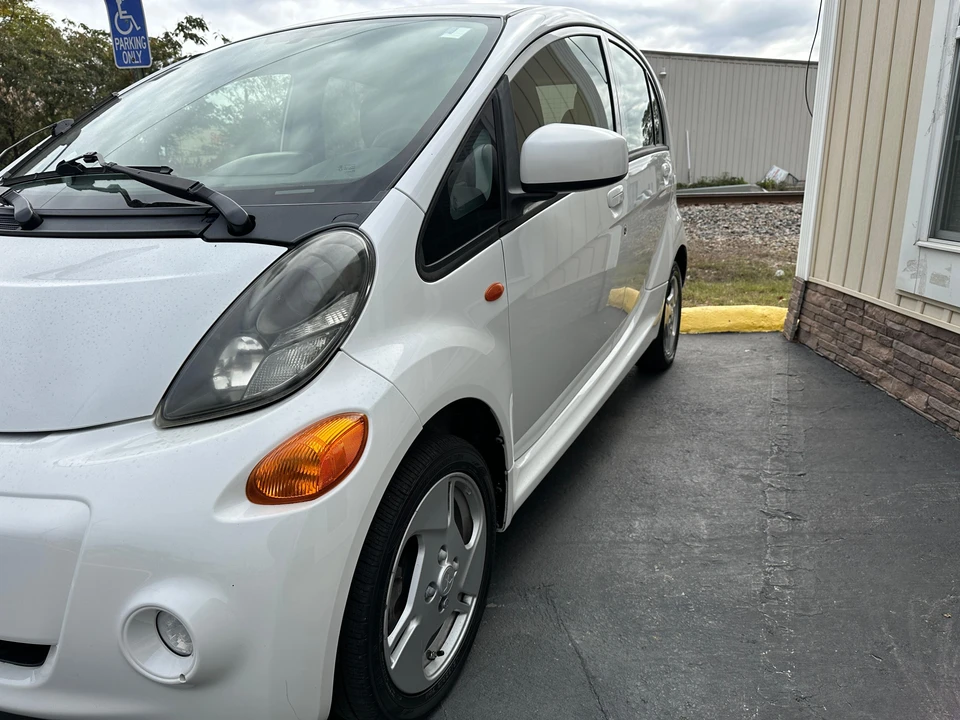 2012 Mitsubishi i-MiEV - Image 15 of 30