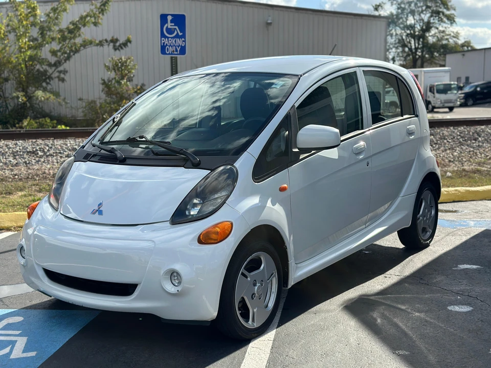 2012 Mitsubishi i-MiEV - Image 7 of 30