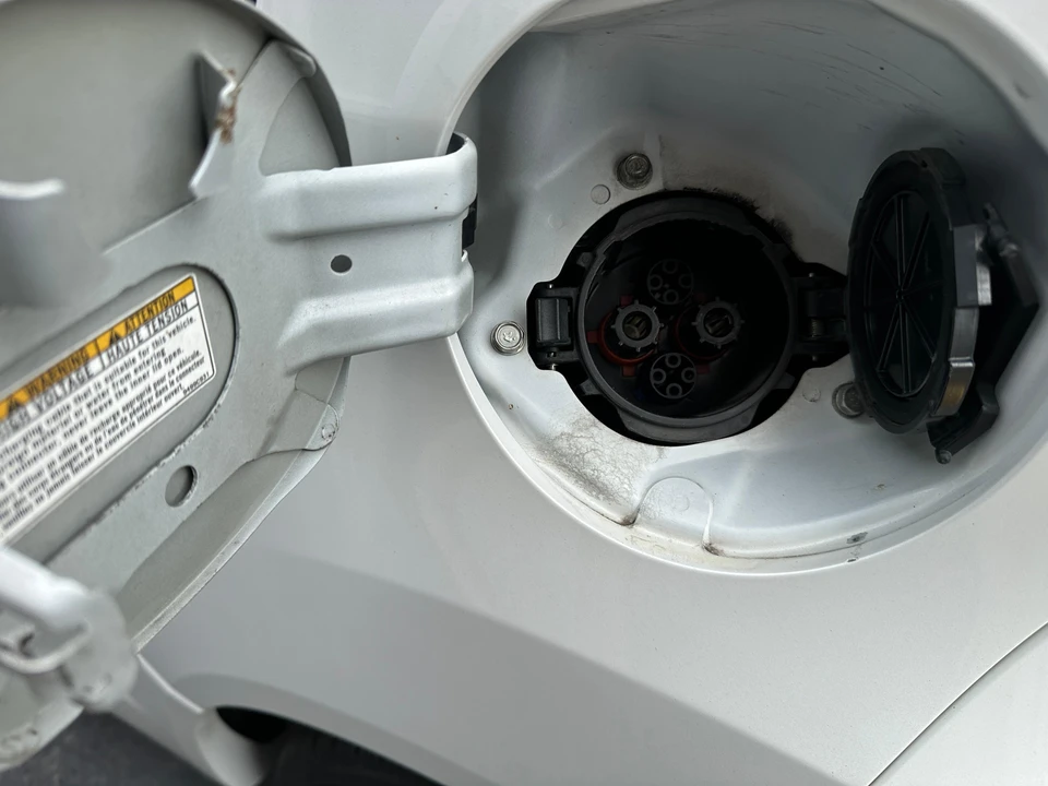 2012 Mitsubishi i-MiEV - Image 19 of 30