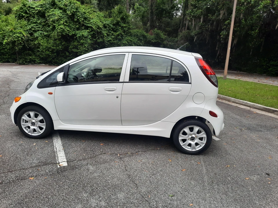 2012 Mitsubishi i-MiEV - Image 25 of 31