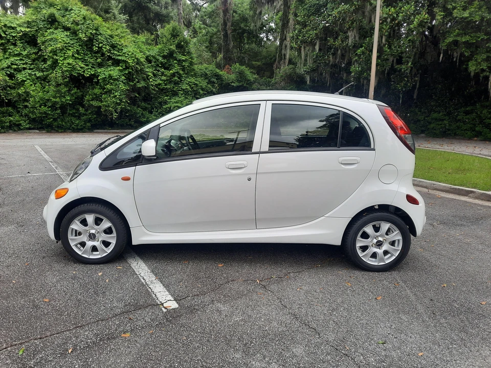 2012 Mitsubishi i-MiEV - Image 22 of 31