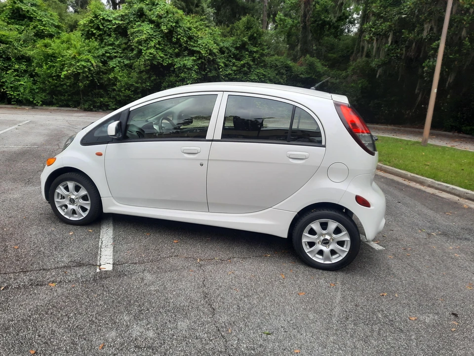 2012 Mitsubishi i-MiEV - Image 27 of 31