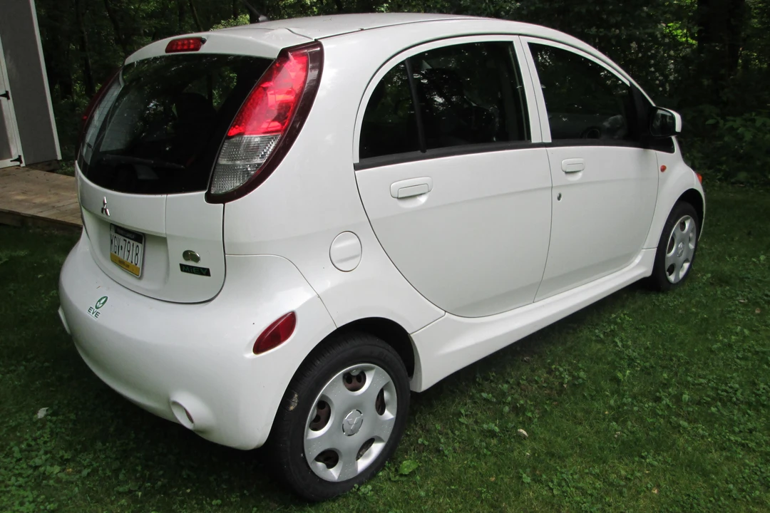 2012 Mitsubishi i-MiEV - Image 4 of 5