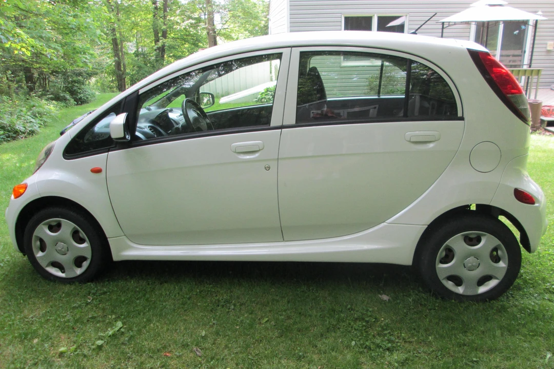 2012 Mitsubishi i-MiEV - Image 3 of 5