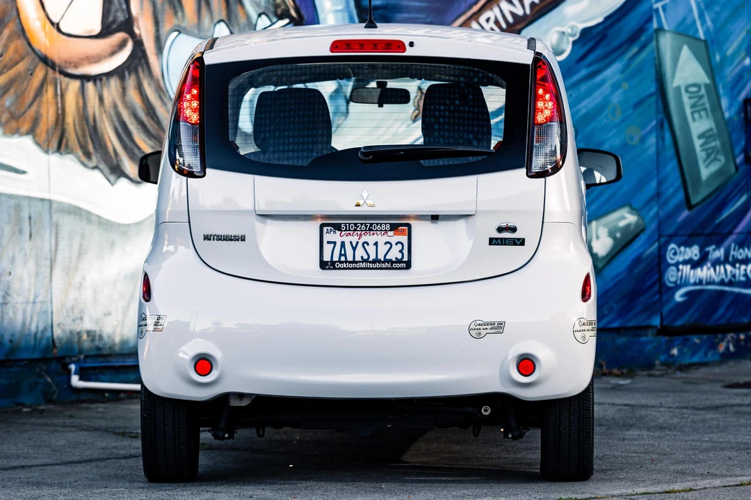 2012 Mitsubishi i-MiEV - Image 5 of 31