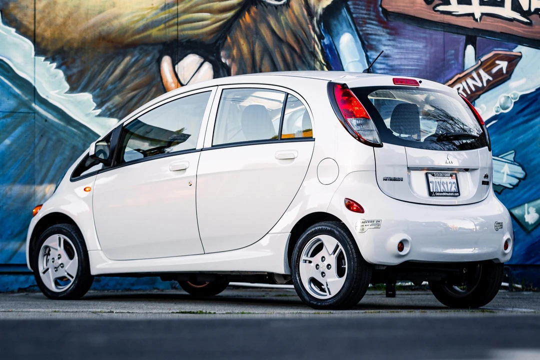 2012 Mitsubishi i-MiEV - Image 4 of 31
