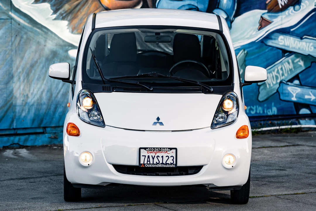 2012 Mitsubishi i-MiEV - Image 2 of 31