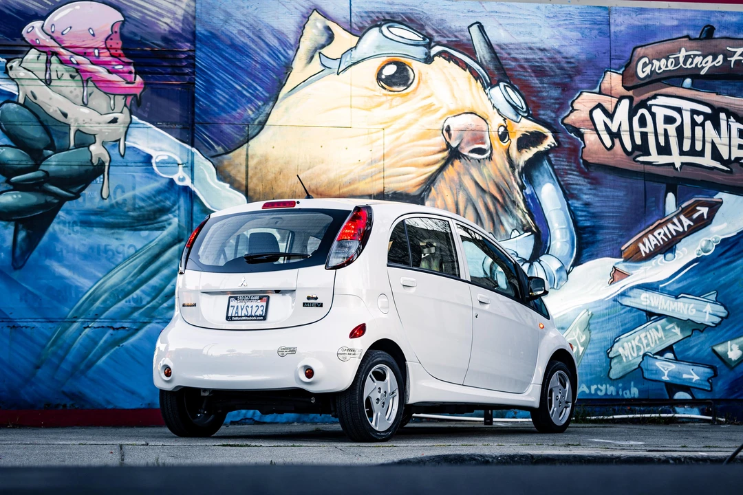 2012 Mitsubishi i-MiEV - Image 25 of 31